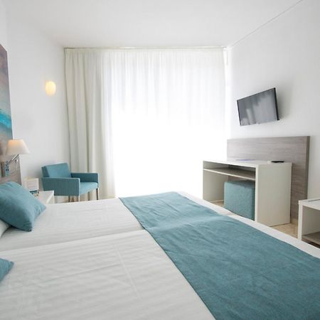 Azuline Hoteles Mar Amantis & II San Antonio  Værelse billede