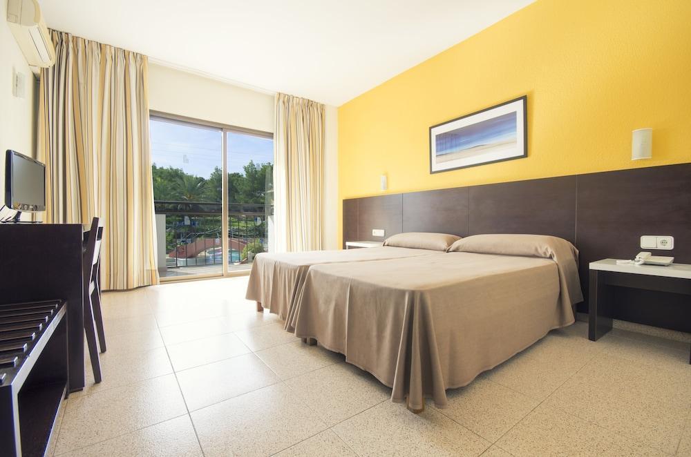 Azuline Hoteles Mar Amantis & II San Antonio  Eksteriør billede