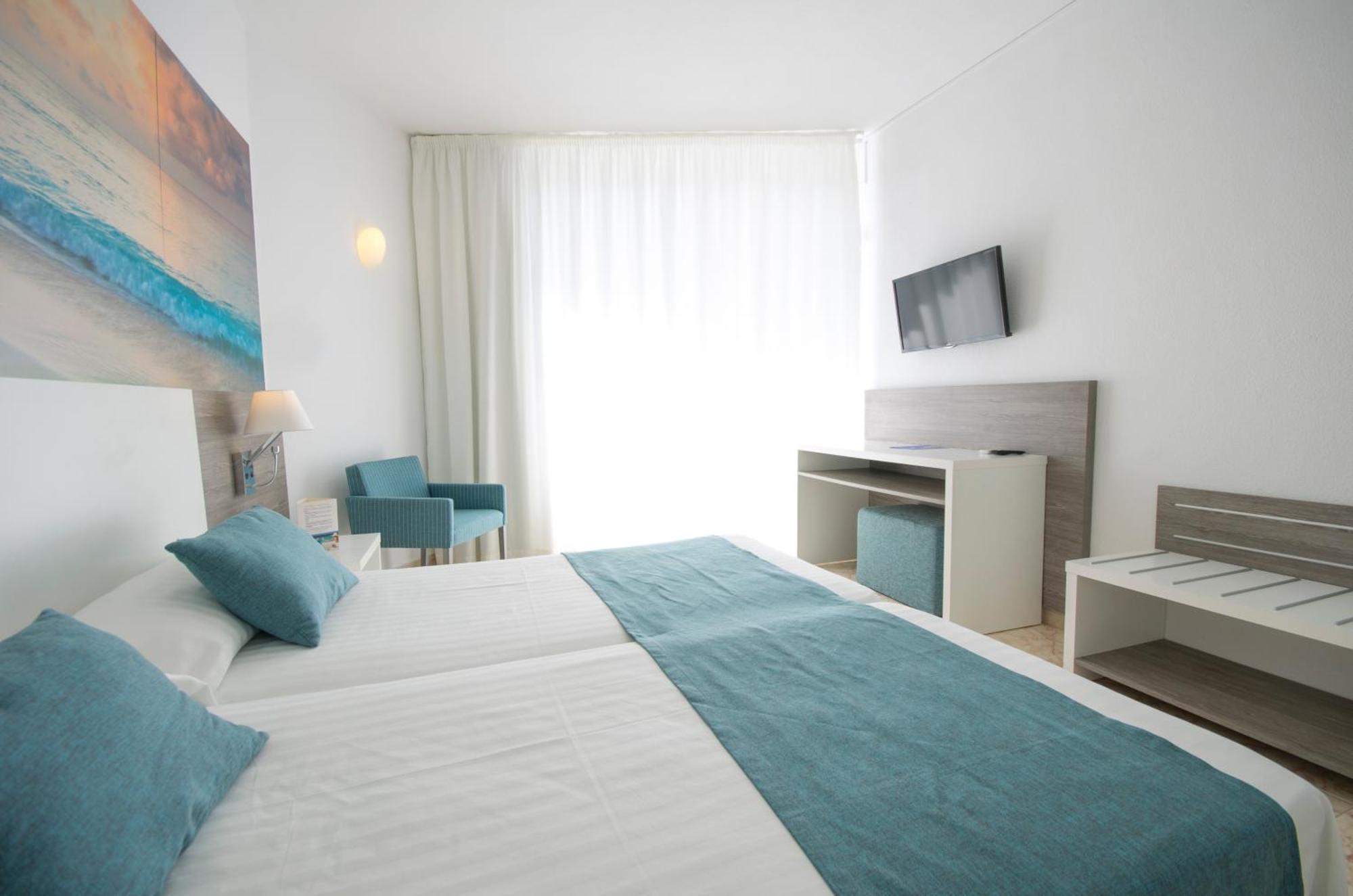 Azuline Hoteles Mar Amantis & II San Antonio  Værelse billede