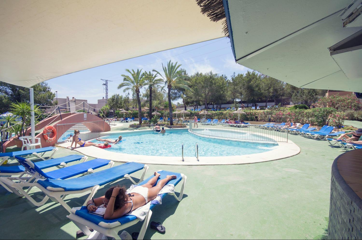 Azuline Hoteles Mar Amantis & II San Antonio  Eksteriør billede