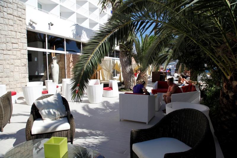 Azuline Hoteles Mar Amantis & II San Antonio  Eksteriør billede