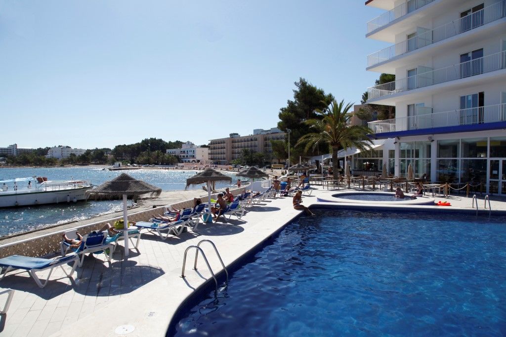 Azuline Hoteles Mar Amantis & II San Antonio  Eksteriør billede